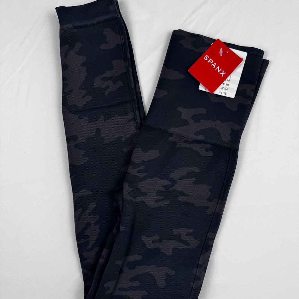 SPANX Women’s Look At Me Now Seamless Leggings Size Small 2-4 BlackCamo‎ Shaping - Picture 3 of 10